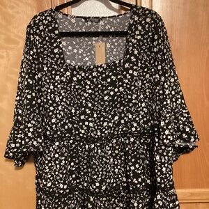 Bloomchic tiered babydoll blouse, black floral, size 14-16, NWT